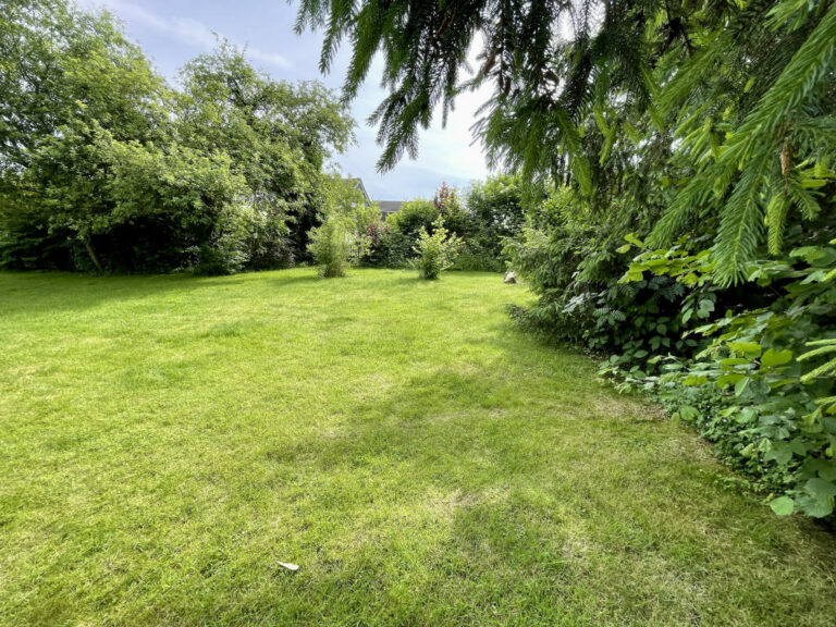 Menden-Bösperde: Tolles Bauland mit Super-Aussicht, umzingelt von viel Grün!