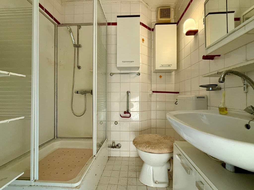 Erdgeschoss: Duschbad