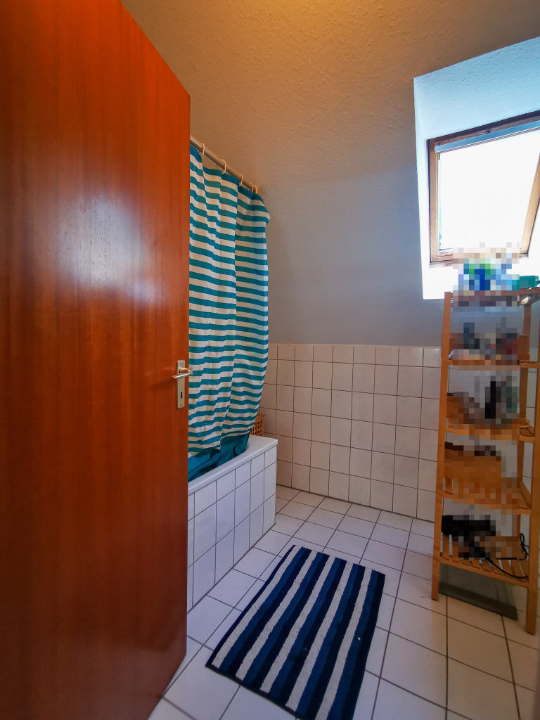 Wohnzimmer / Zugang zur Küche