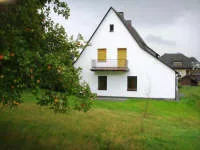 Rückansicht Haus + Garten