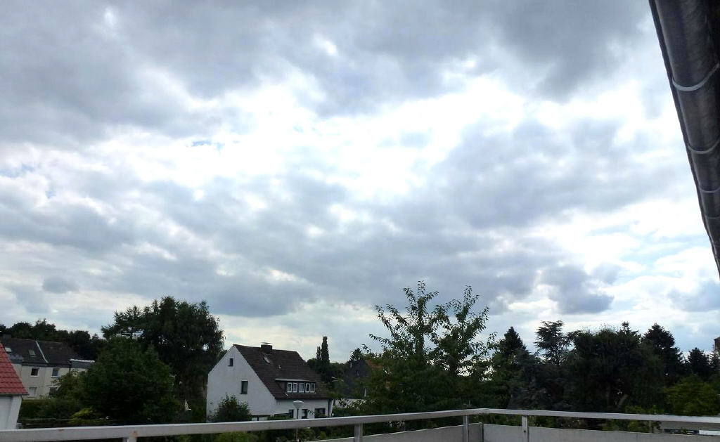 Rückansicht Wohnhaus (Balkon der Wohnung)