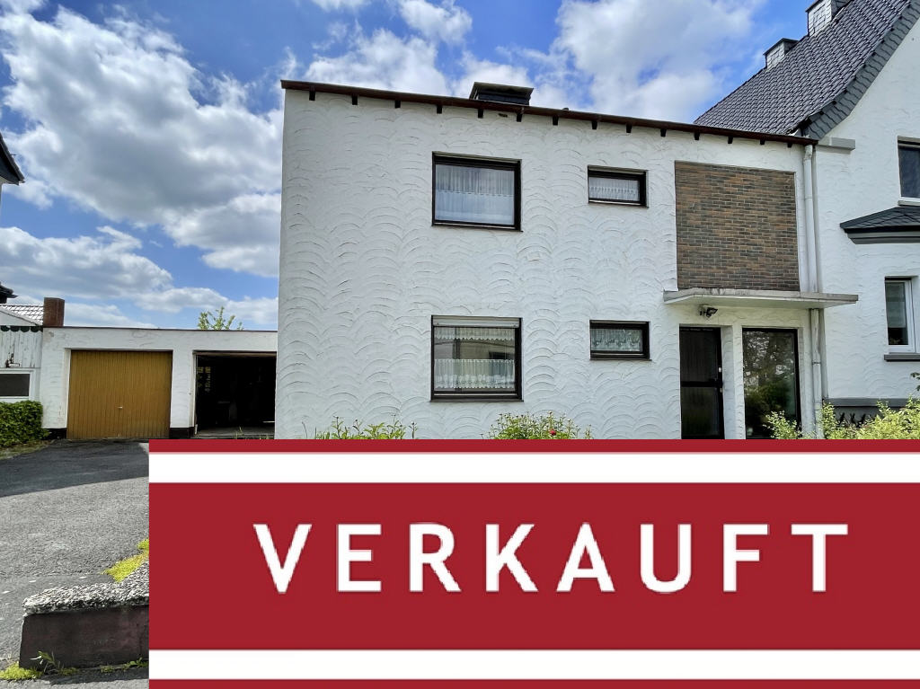 Frontansicht Anbau mit Doppelgarage (links)