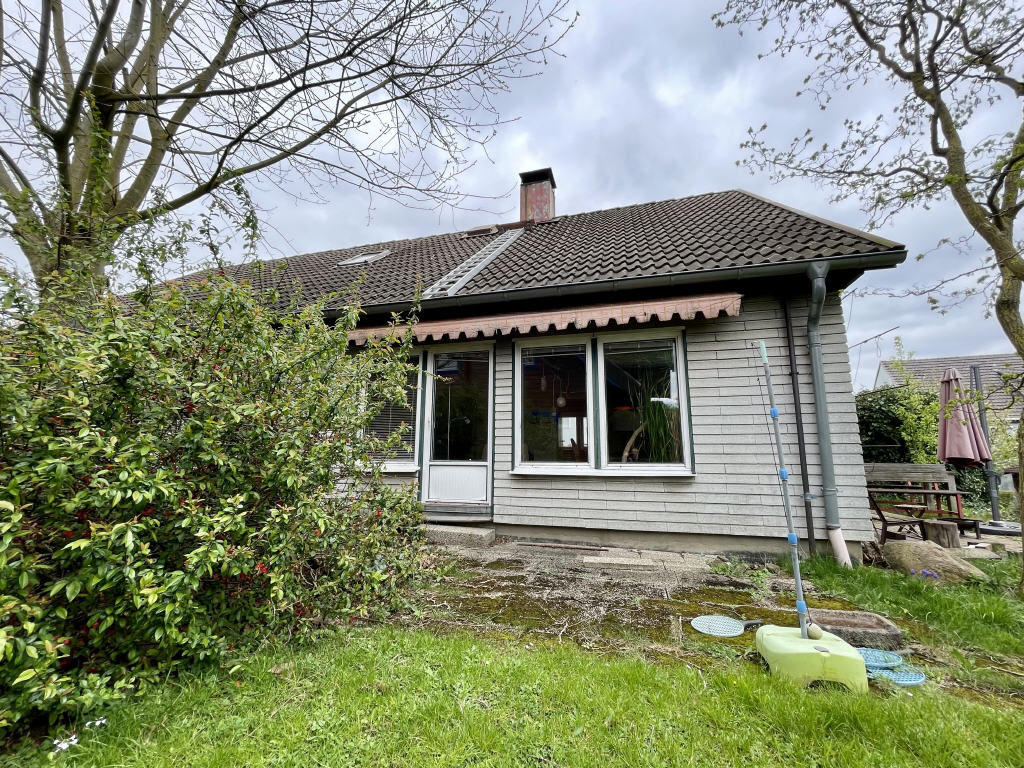 Ansicht Haus mit 1. Terrasse