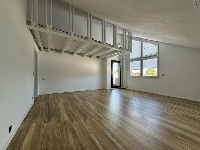 Fröndenberg-Westick: Eigentumswohnung der besonderen Art mit Balkon plus Tiefgaragenstellplatz!