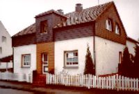 Einfamilienhaus mit Außenpool und Doppelgarage